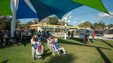 Mercado-ribbon-cutting